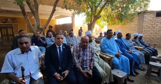 جلسة مصالحة بين أبناء عمومة بنجع أبوزعفة فى إسنا لإنهاء خلافات.. صور