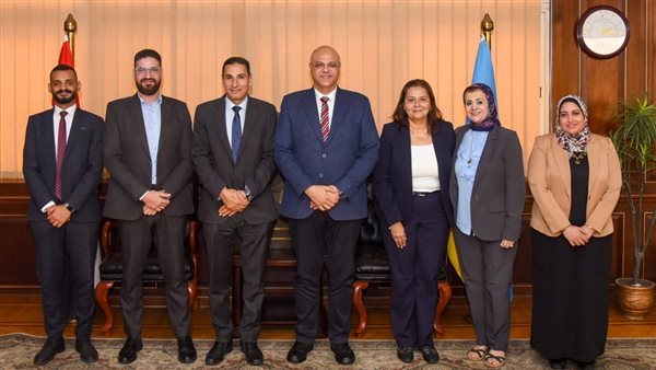 محافظ الإسكندرية يبحث مع الجهاز القومي للاتصالات حماية الأطفال من مخاطر الإنترنت