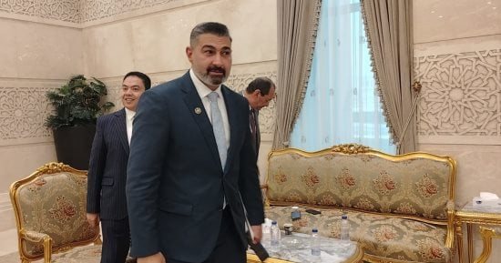 وصول ياسر جلال إلى مجلس الشيوخ بالعاصمة الجديدة لبدء دور الانعقاد الثاني