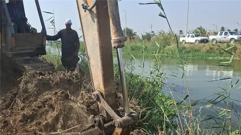 ري الفيوم تشن حملة مكبرة لإزالة التعديات علي مياه بحر الغرق