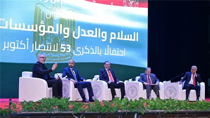 احتفالا بذكرى نصر أكتوبر، جامعة القاهرة تناقش مع طلابها مقومات الدولة القوية
