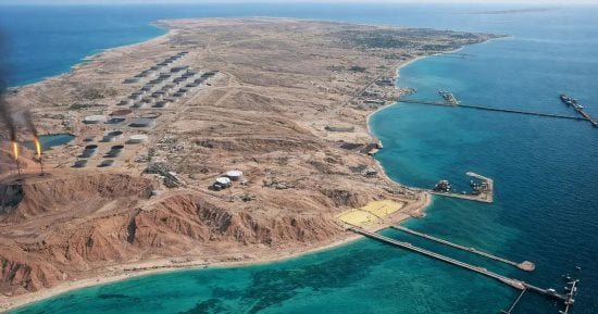كيف تُصدر إيران نفطها فى ظل الحصار البحرى الأمريكى؟