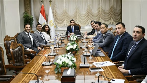وزير الرياضة يبحث مع مسؤولي توتال إنرجيز الاستعدادات لانطلاق دور الـ32 من دوري مراكز الشباب