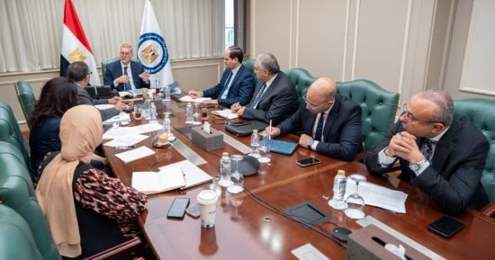 وزير البترول يتابع خطط تأمين احتياجات السوق من المنتجات البترولية
