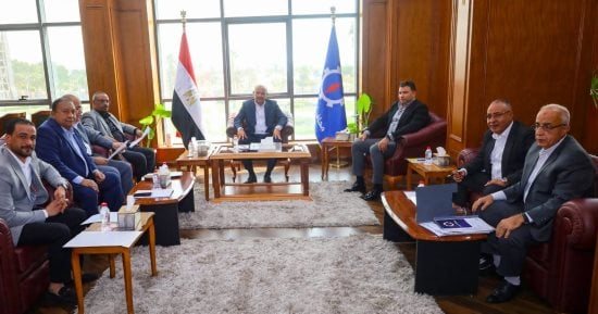محافظ السويس يلتقى نواب البرلمان لبحث مطالب المواطنين وتحسين مستوى الخدمات