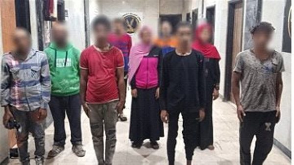 لتحقيق مكاسب مالية، سقوط تشكيل يستغل 10 أطفال في التسول وبيع السلع بالقاهرة