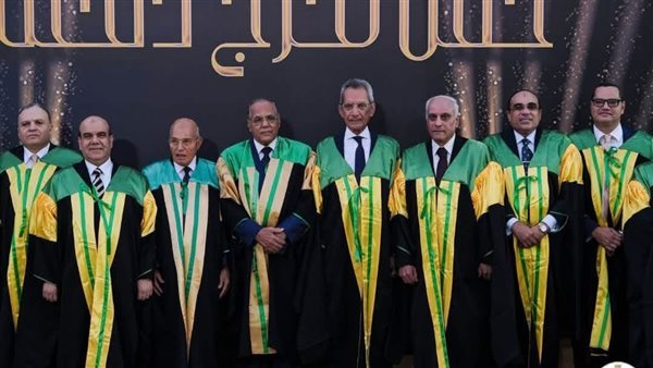 "حقوق عين شمس" تكرم وزير شئون المجالس النيابية بتخريج دفعة 73