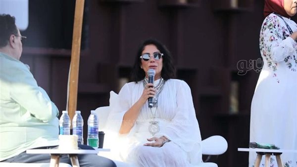 مني زكي:"هاني خليفة كان بيعيط خلف الكاميرا فى سهر الليالي ونجاحه انتصار ليا"(فيديو وصور)