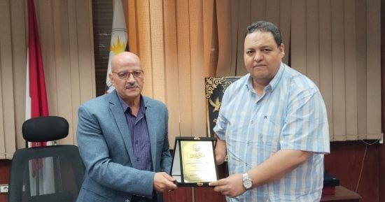 وكيل تعليم سوهاج يبحث مع التأمين الصحي تفعيل المبادرات الرئاسية بالمدارس