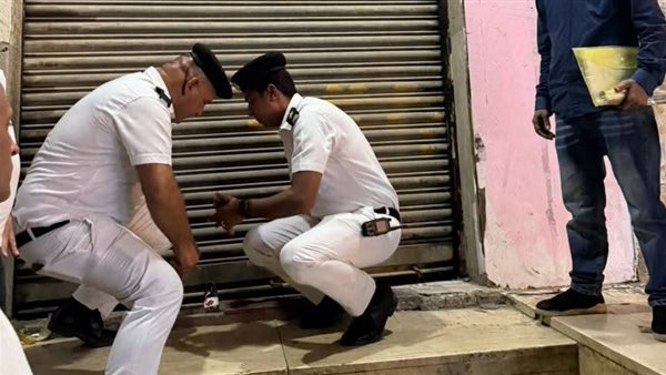 غلق وتشميع 12 محلا مخالفا بشارع العريش في الطالبية (صور)
