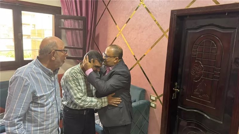 نقابة المعلمين تدعم مدير مدرسة المنوفية بعد واقعة الاعتداء عليه بسلاح أبيض ويكرمه