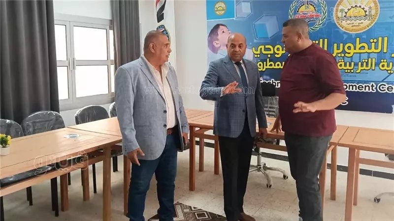 وكيل "التعليم" بمطروح يتفقد معامل الحاسب الآلي ومنظومة الدعم الفني للمدارس
