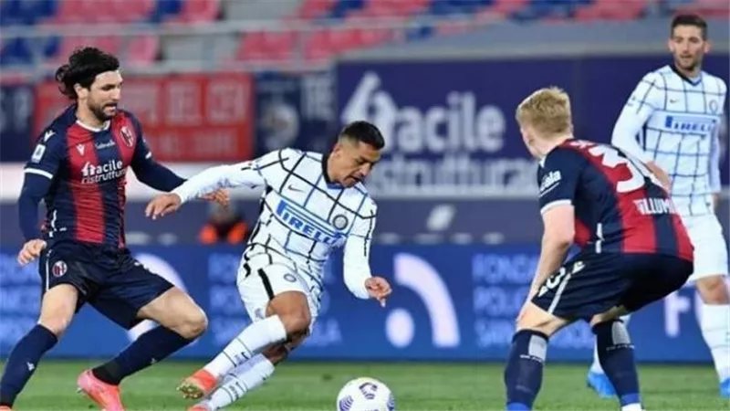 بولونيا يفوز على كالياري بثنائية نظيفة في الدوري الإيطالي