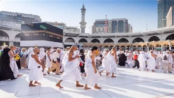 أول تعليق من السياحة والآثار بشأن تأخر إقلاع رحلات العمرة