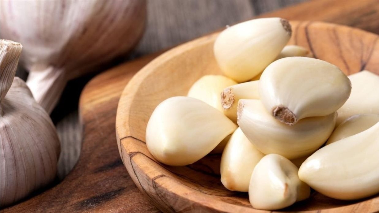 هل يحتفظ الثوم بفوائده الصحية بعد التجميد؟