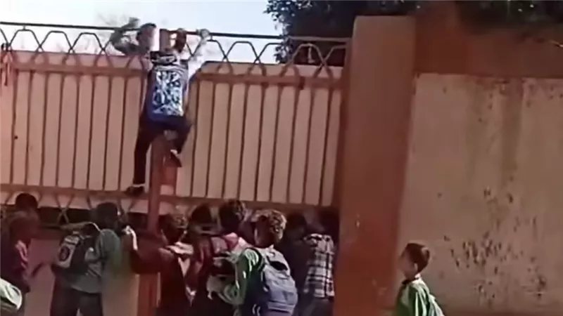 لهروب تلاميذ من أعلى السور، إحالة مديرة مدرسة سندسيس بالغربية وعدد من المشرفين للتحقيق