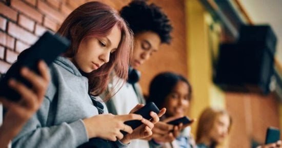 أزمة عالمية في رقائق الذاكرة تهدد بارتفاع أسعار الهواتف الذكية حتى 2028