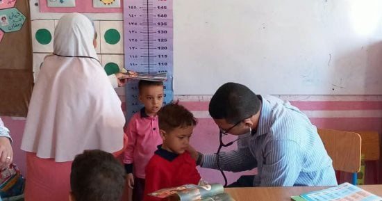 الصحة تطلق حملة لفحص طلاب مدارس الريف ببني سويف والكشف المبكر.. صور