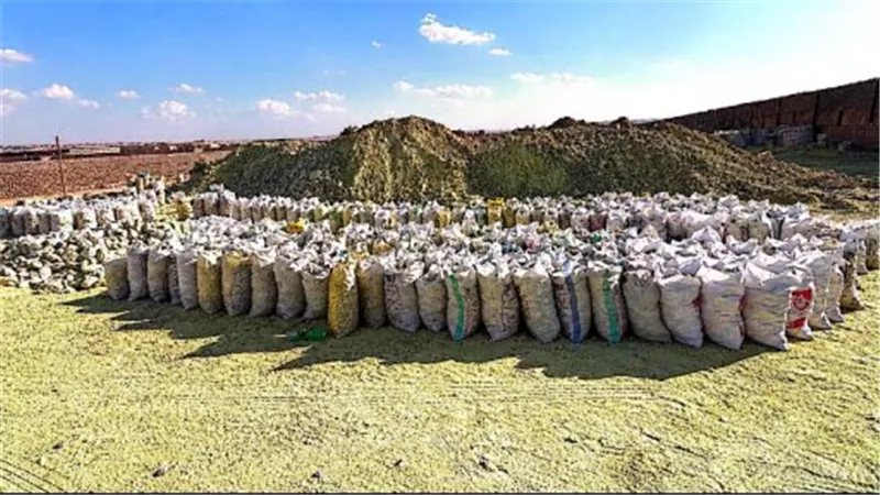 ضبط مصنع غير مرخص لإنتاج الأسمدة الزراعية المغشوشة بالجيزة