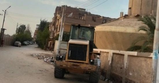 رفع أكثر من 50 طن مخلفات بمحيط المدارس وطريق ترعة جهينة فى سوهاج