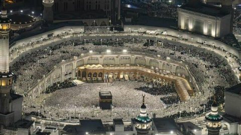 176 وزيرًا وعالمًا ومفتيًا من أكثر من 70 دولة يدينون استهداف الحرمين الشريفين