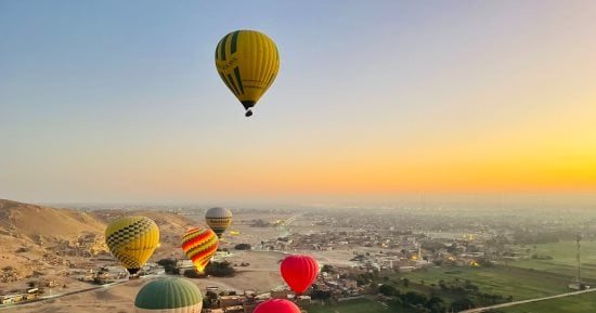 الأقصر تشهد تحليق 1100 سائح من حول العالم على متن 60 رحلة بالون طائر.. صور