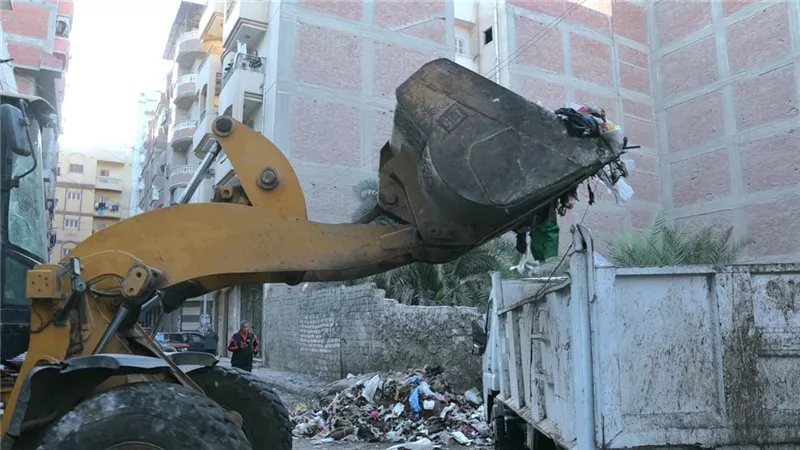 محافظ البحيرة توجه بالتعامل الفوري مع تجمعات القمامة بدمنهور