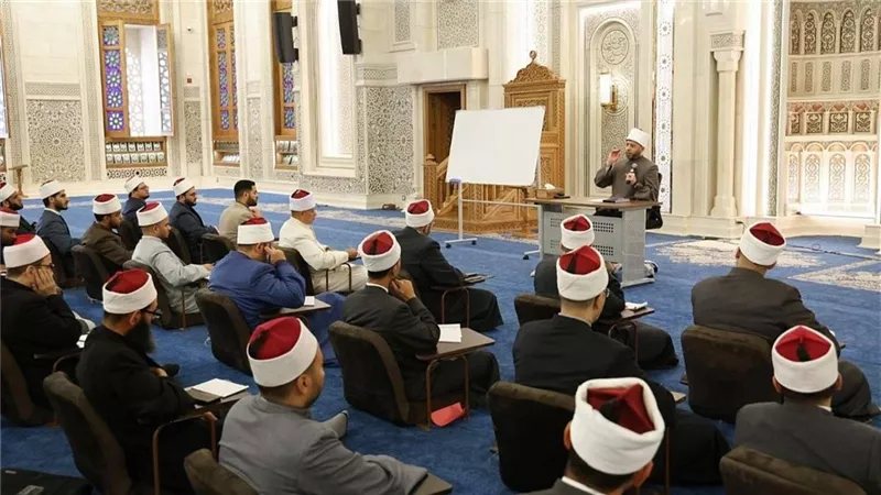 الأزهري لأئمة الأوقاف: نجاح الخطاب الدعوي مرهون باللغة وعلينا حماية المجتمع من الانحراف