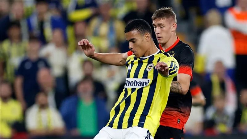 سلافيا براج يخطف تعادلًا مثيرًا من فنربخشة 2-2 في دوري أبطال أوروبا
