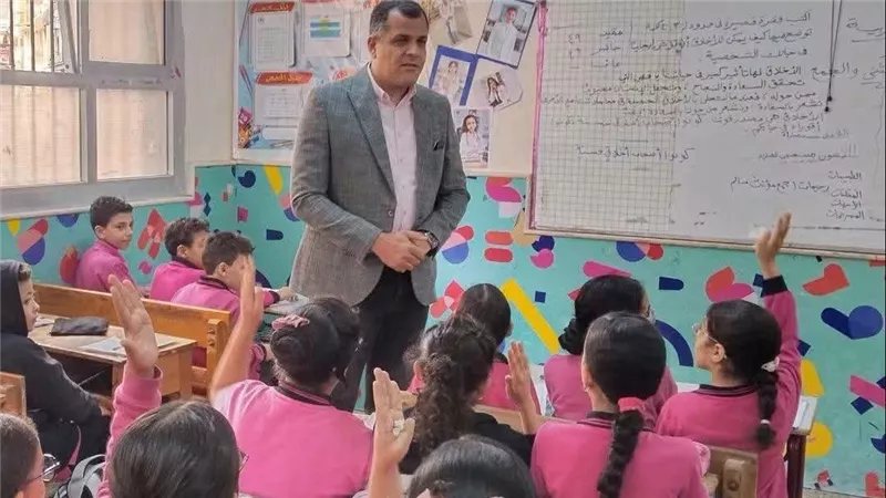 وكيل التعليم بدمياط يتفقد امتحانات شهر أكتوبر بمدرسة اللغات الرسمية