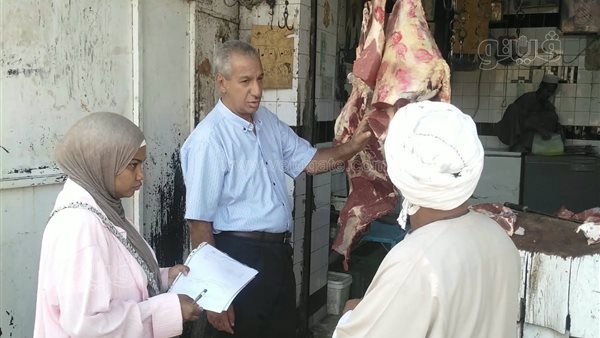 تكثيف الحملات الرقابية لضبط الأسواق والتصدي لمخالفات السلع والأسعار بمركز دراو (صور)