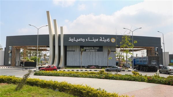 ميناء دمياط يستقبل ويودع 23 سفينة خلال 24 ساعة