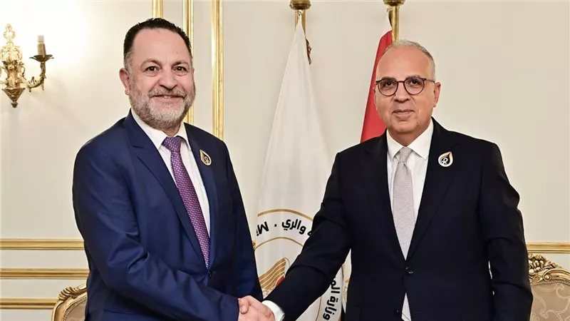 وزير الري يبحث مع مسؤول فلسطيني تصميم سدود لحصاد مياه الأمطار وتدريب الكوادر