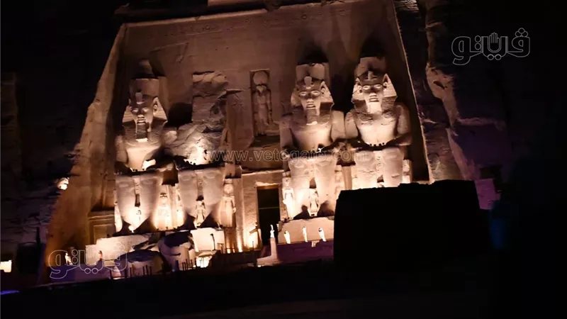 محافظ أسوان يشهد عرض الصوت والضوء بمعبد أبوسمبل وسط مشاركة كبيرة للسائحين (صور)