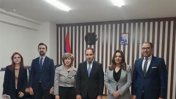 وزيرة التنمية المحلية والبيئة تبحث مع نظيرها الأرميني تبادل الخبرات في 4 مجالات