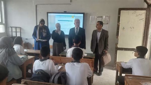 وكيل وزارة التعليم بالإسماعيلية في جولة مفاجئة بمدرسة المستقبل بأبو صوير