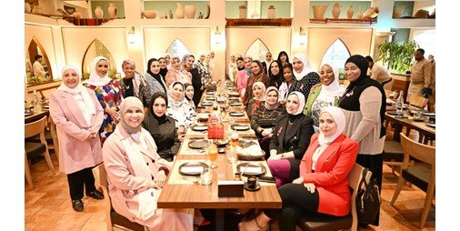 بالفيديو.. مطعم «ميس الغانم» وفريق «الخطوة الأولى» يحتفون بالمتعافيات من سرطان الثدي