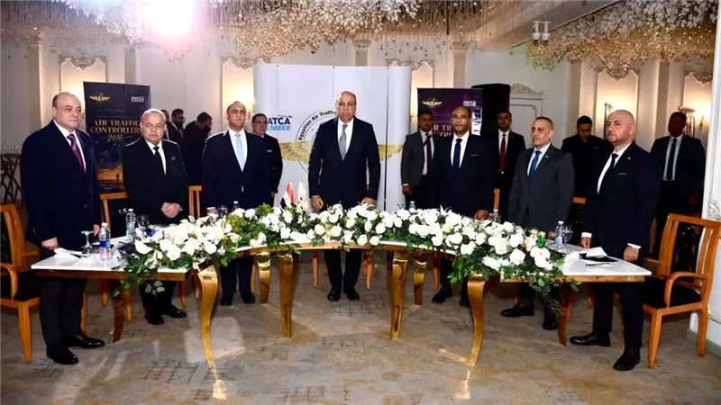وزير الطيران يكرم كبار ضباط المراقبة الجوية المحالين للتقاعد في اليوم العالمي للمراقبة