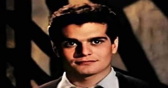 حكاية من زمن فات.. عمر الشريف خاطر بحياته من أجل حبيبته