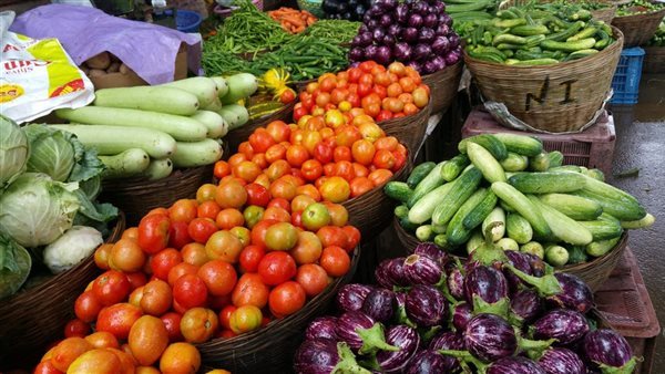 سعر الخضار اليوم، ارتفاع يهز استقرار الطماطم والثوم وانخفاض البطاطس والفلفل والليمون