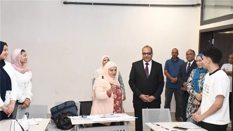 رئيس جامعة الإسماعيلية الأهلية يتفقد قاعات كلية الطب ويتابع تجربة التعلم بحل المشكلات
