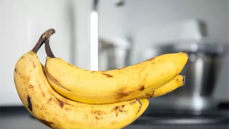 هل تناول الموز ليلًا يحارب الأرق؟ إليك التوقيت المناسب وأهم الفوائد