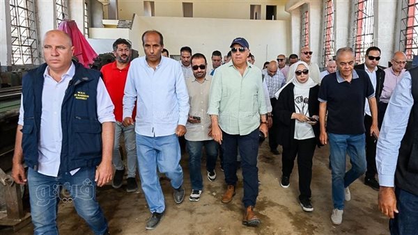 قعدة ريفية جمعت وزير الري بالمزارعين، سويلم يوجه بسرعة تلبية مطالب أهالي أبو الأخضر (صور)