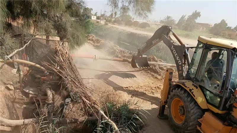ري الفيوم تشن حملة على المجاري المائية لإزالة المعدات المخالفة (تفاصيل)