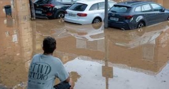 برشلونة تغرق.. قتيلان ومفقود في عاصفة غير مسبوقة تضرب كتالونيا ..فيديو