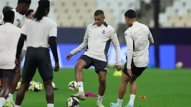 ريال مدريد ينهي تدريباته استعدادًا لمواجهة برشلونة في الدوري الإسباني (فيديو)