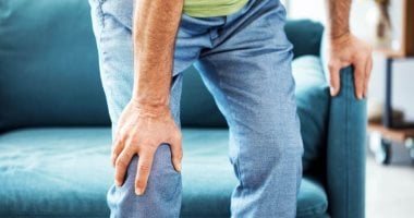 دراسة: العلاج الإشعاعى بجرعات منخفضة قد يبطئ من تطور التهاب مفصل الركبة