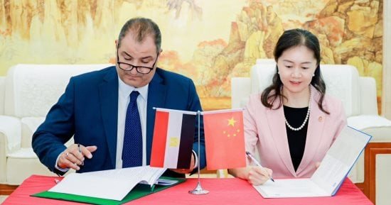 توقيع مذكرة تفاهم بين المجلس الأعلى للآثار وجامعة شانغهاي للدراسات الدولية