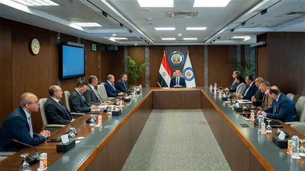وزير البترول يتابع خطط زيادة الإنتاج وتأمين الإمدادات