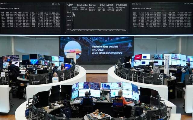 الأسهم الأوروبية ترتفع طفيفًا وسط ضغوط مالية ومخاوف اقتصادية متزايدة